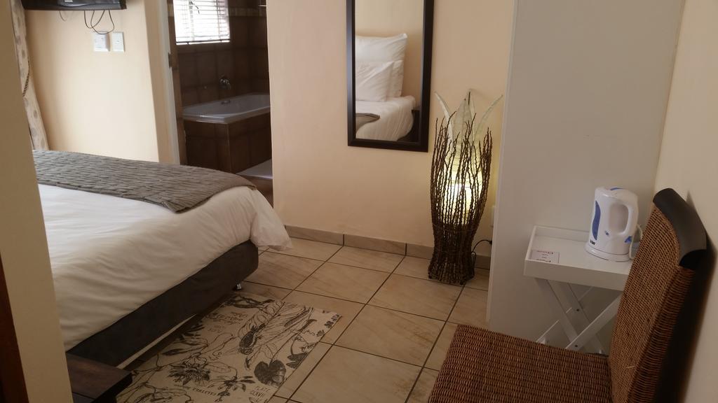 African Phoenix Guest Lodge 요하네스버그 외부 사진