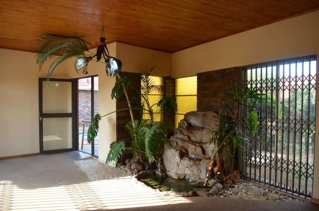 African Phoenix Guest Lodge 요하네스버그 외부 사진